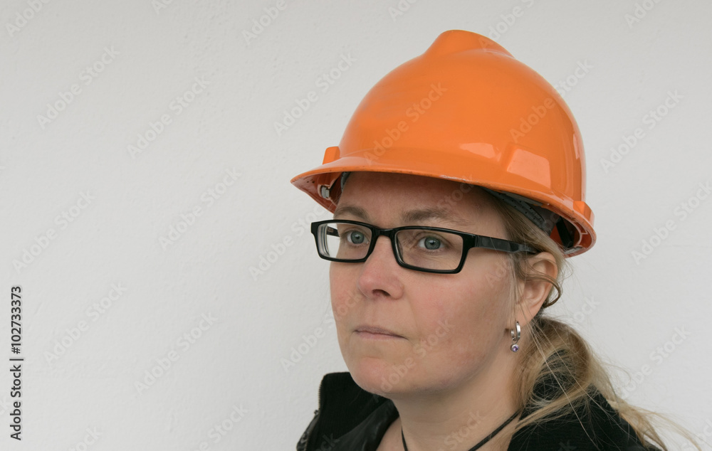 Mann mit Funkgerät und Schtzhelm Mann mit Funkgerät und Schtzhelm