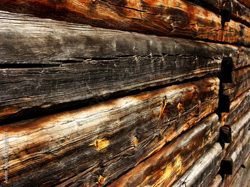 Ściana z belek drewnianych