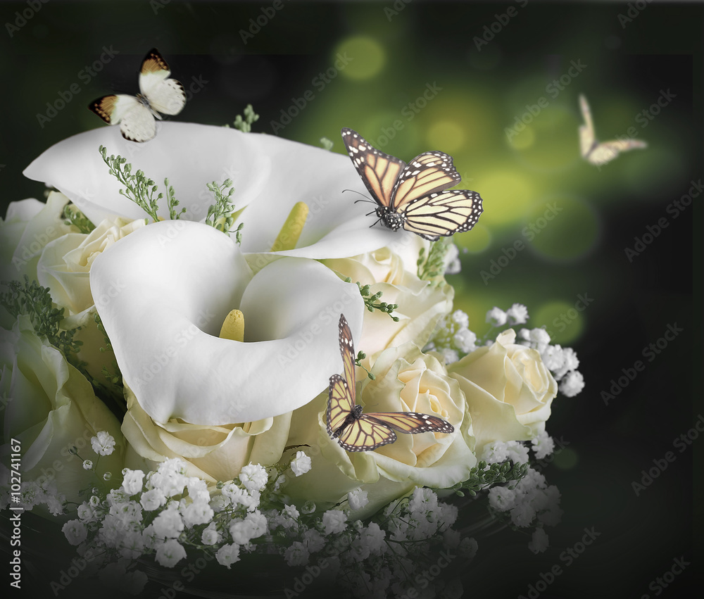 Obraz premium Bouquet for the bride of yellow roses and white calla lilies, butterfly.