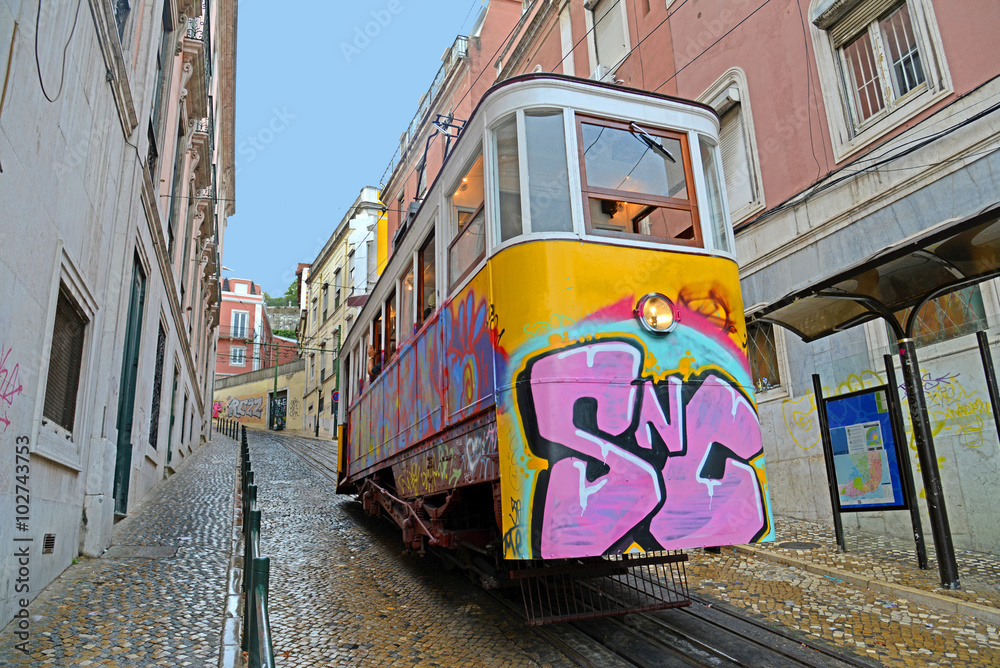 Obraz Historische Standseilbahn Elevador do Lavra in Lissabon / Portugal