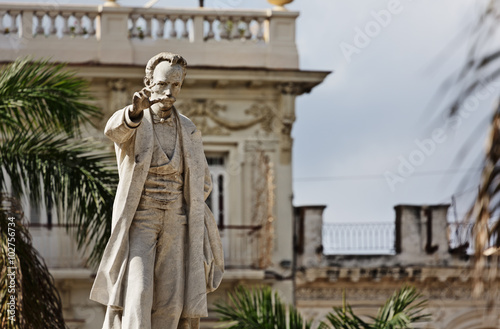 Cuba, La Habana, Parque Central, Estatua José Martí photo