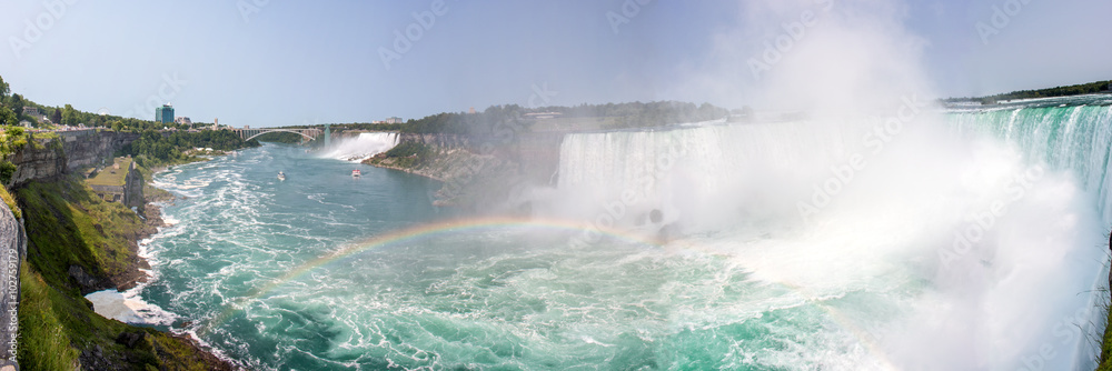 Obraz premium American and Canadian Niagara Falls and Bridal Veil Falls form Ontario Canada