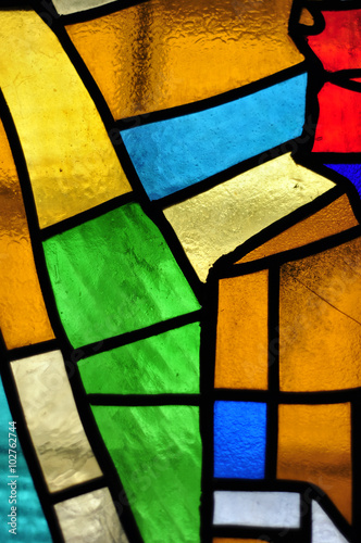 Carta da parati Image of a multicolored stained glass window with irregular bloc