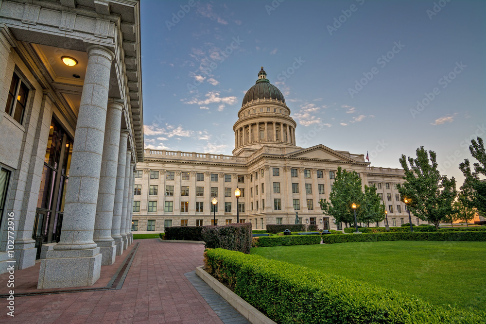 Obraz premium Utah state capital and courthouse on the hill