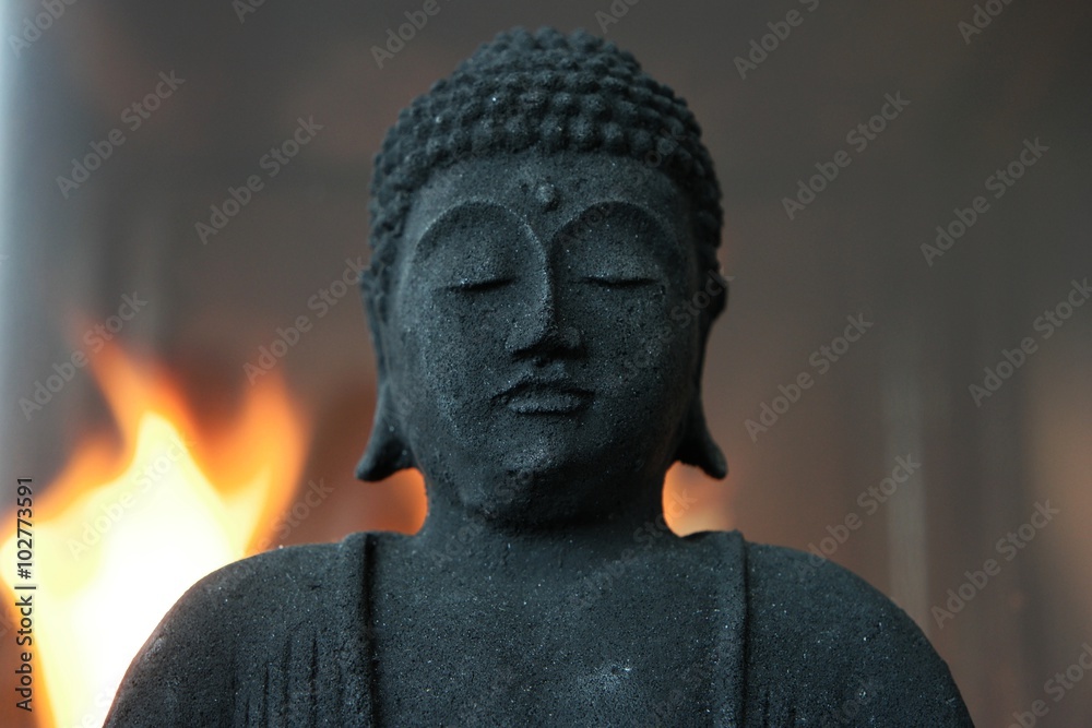 buddha vor flammen I