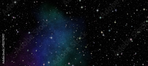 Panoramiczny widok w kosmos. Ciemne nocne niebo pełne gwiazd. Mgławica w kosmosie.