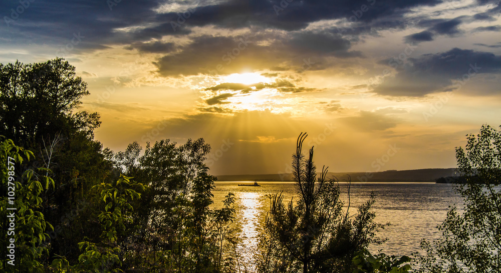 Obraz premium evening landscape river