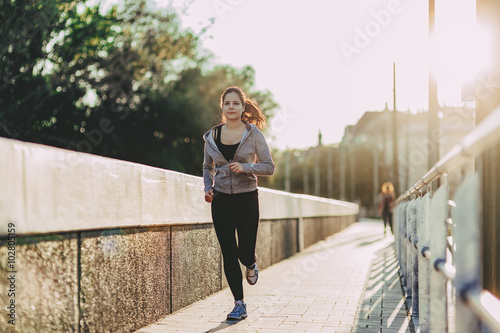 Fit woman jogging in city © NDABCREATIVITY