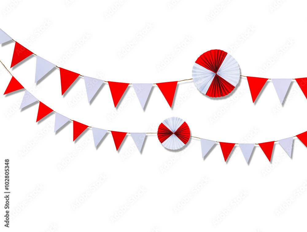 Obraz premium Triangle papers hanging on the rope.On the white background.