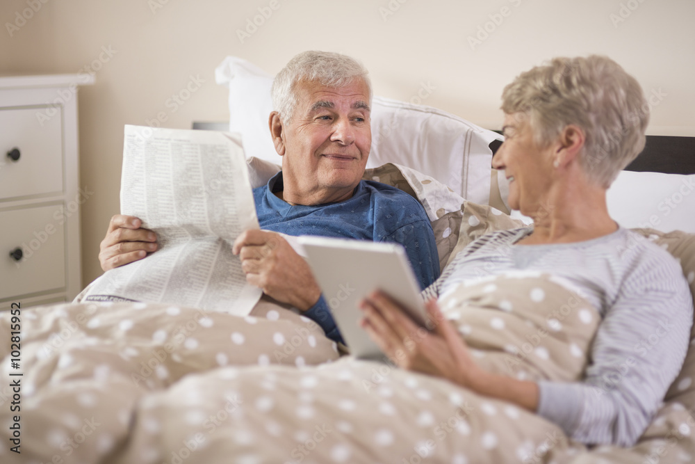 Both looking for some news on the Internet Both looking for some news on the Internet