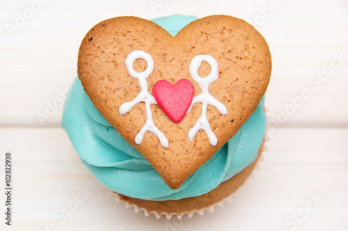cupcakes decorated with gingerbread