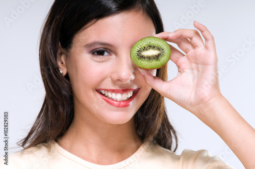 Funny face with a kiwi
