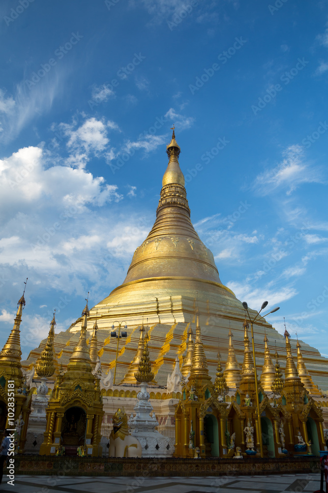 Fototapeta premium Shwedagon in twilight