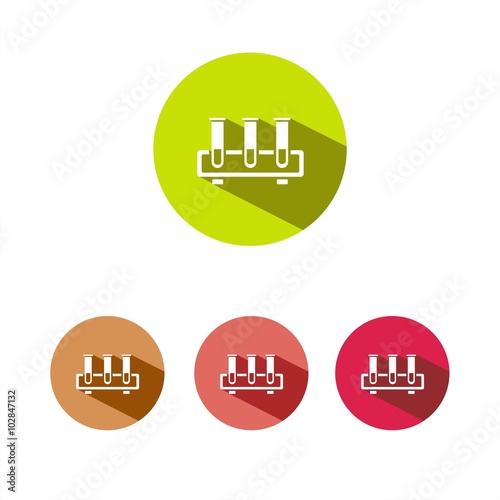 Icono de tubos de ensayo químicos sobre fondos de colores. Probetas químicas