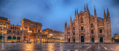 Fotografia Milan, Italy: Piazza del Duomo, Cathedral Square