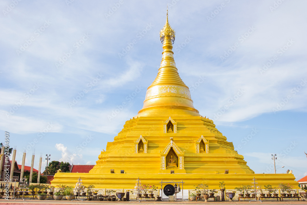 Fototapeta premium Golden pagoda at Kampangpetch province, Thailand