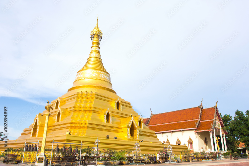 Fototapeta premium Golden pagoda at Kampangpetch province, Thailand