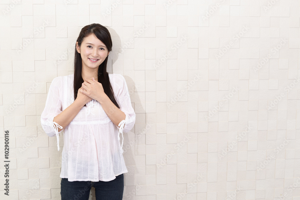 微笑む女性 微笑む女性