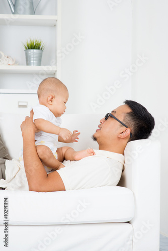 Father playing with baby © WONG SZE FEI