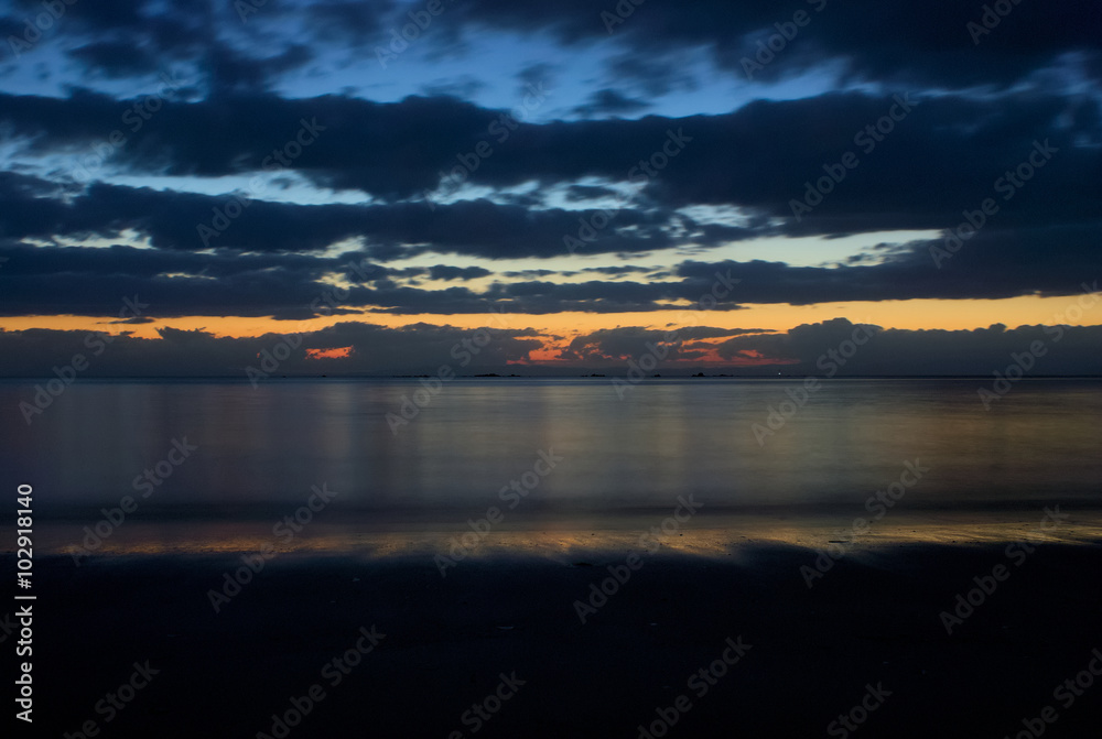 Fototapeta premium 夕日の海岸