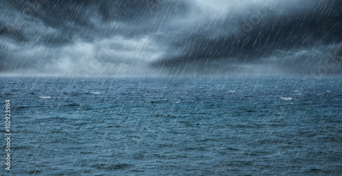Regenfront über dem Meer  photo
