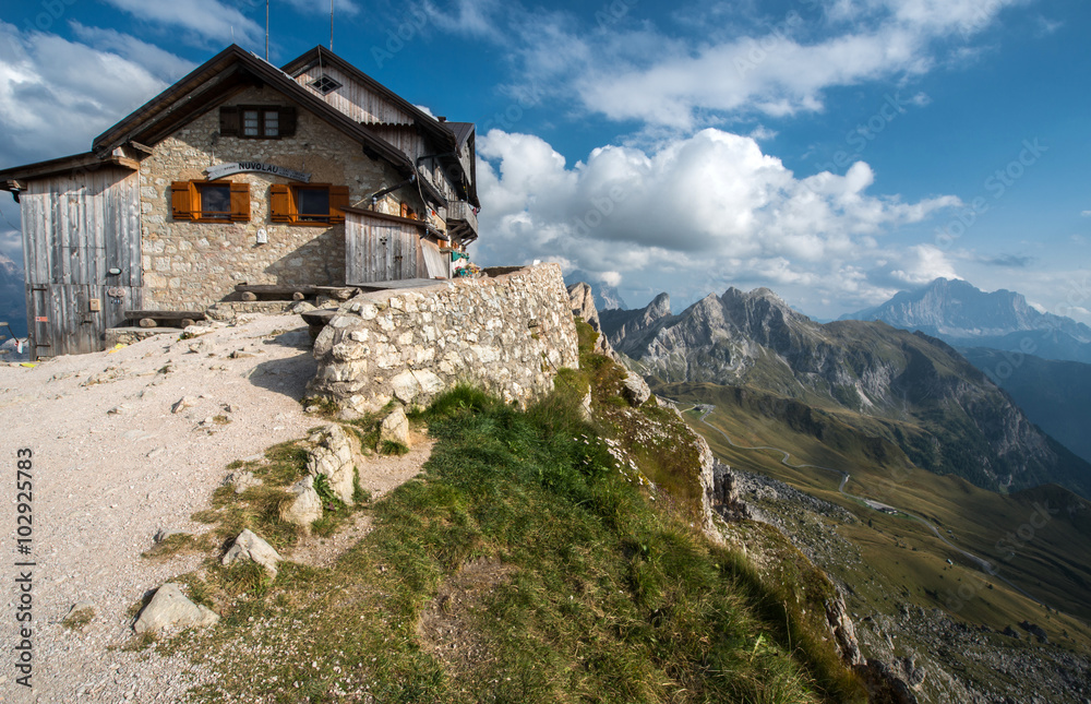 Trekking at Nuvolau mountain