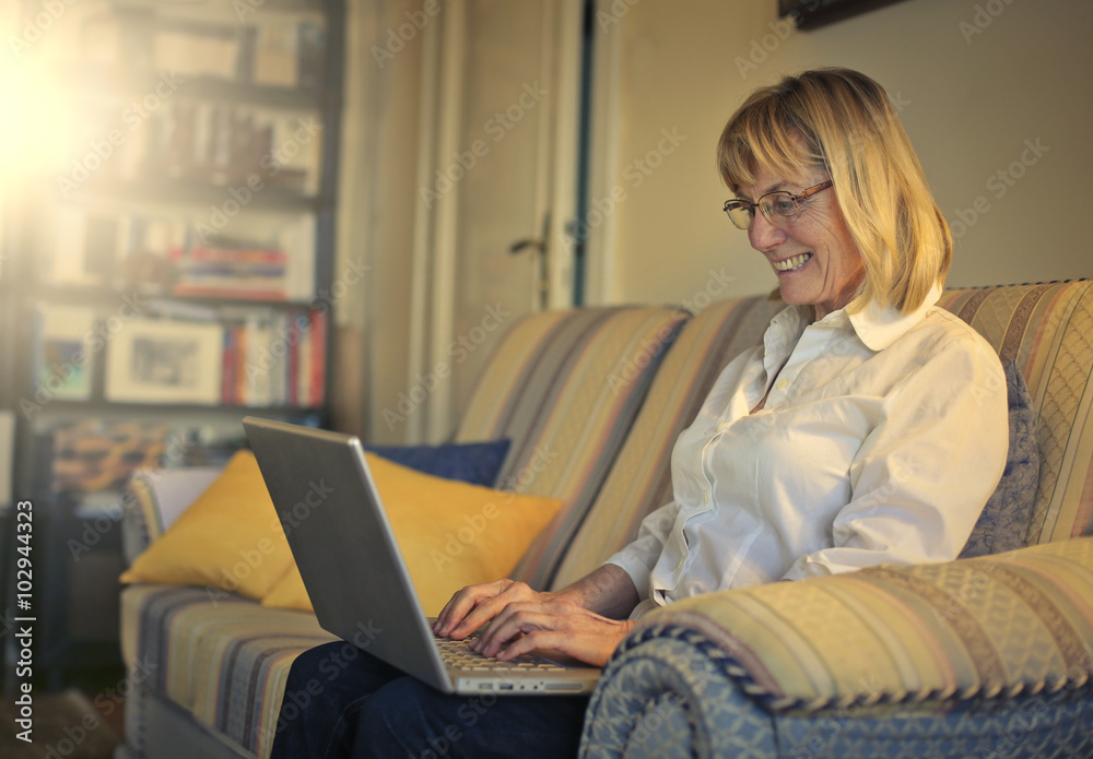 Woman surfing the Net Woman surfing the Net