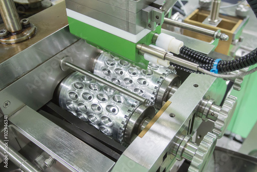 soft gelatin encapsulating machine with a fish oil rice bran oil mold