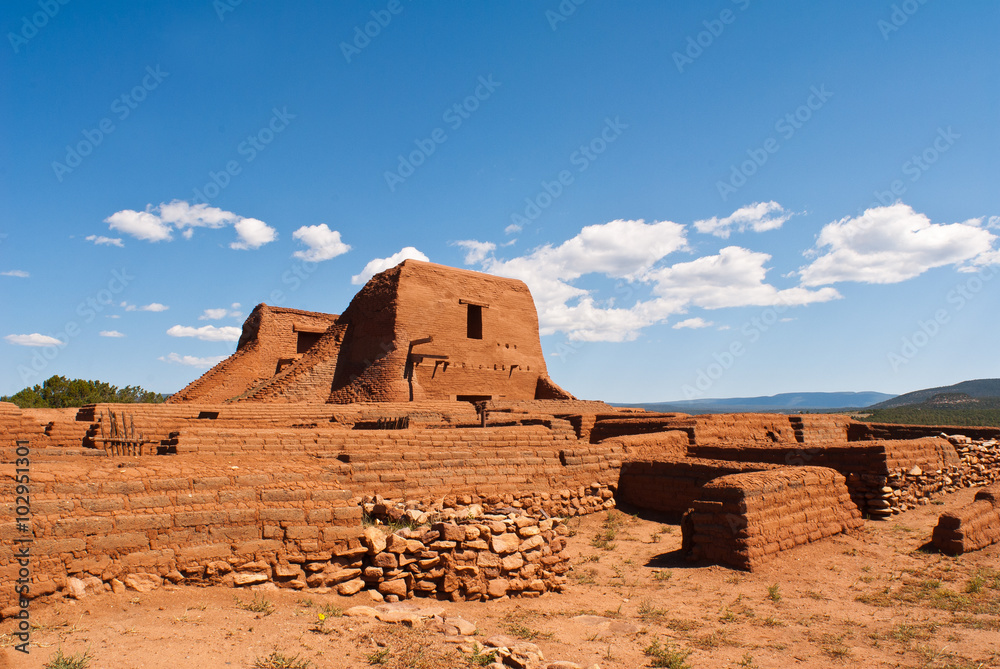 Obraz premium Narodowy Park Historyczny Pecos w pobliżu Santa Fe, Nowy Meksyk, USA