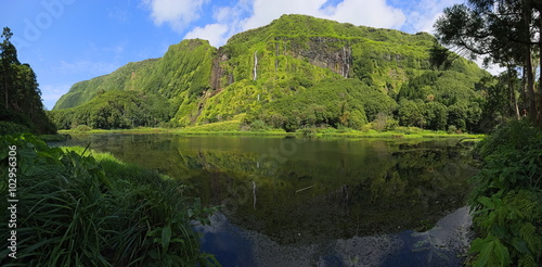 Fotografija Scenic waterfalls with lake on Azores archipelago Flores (Portugal)