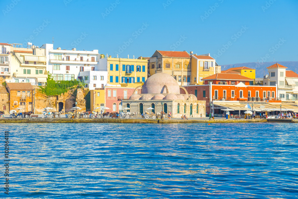Obraz premium The beautiful port of Chania at Crete, Greece