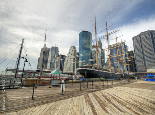 Фотография Pier South Street Seaport and Manhattan Skyline in New York City, USA