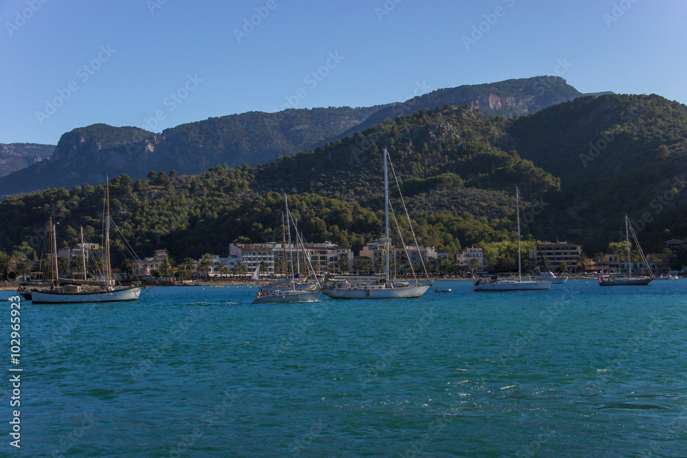 Segelboote in der Bucht von Port de Sóller