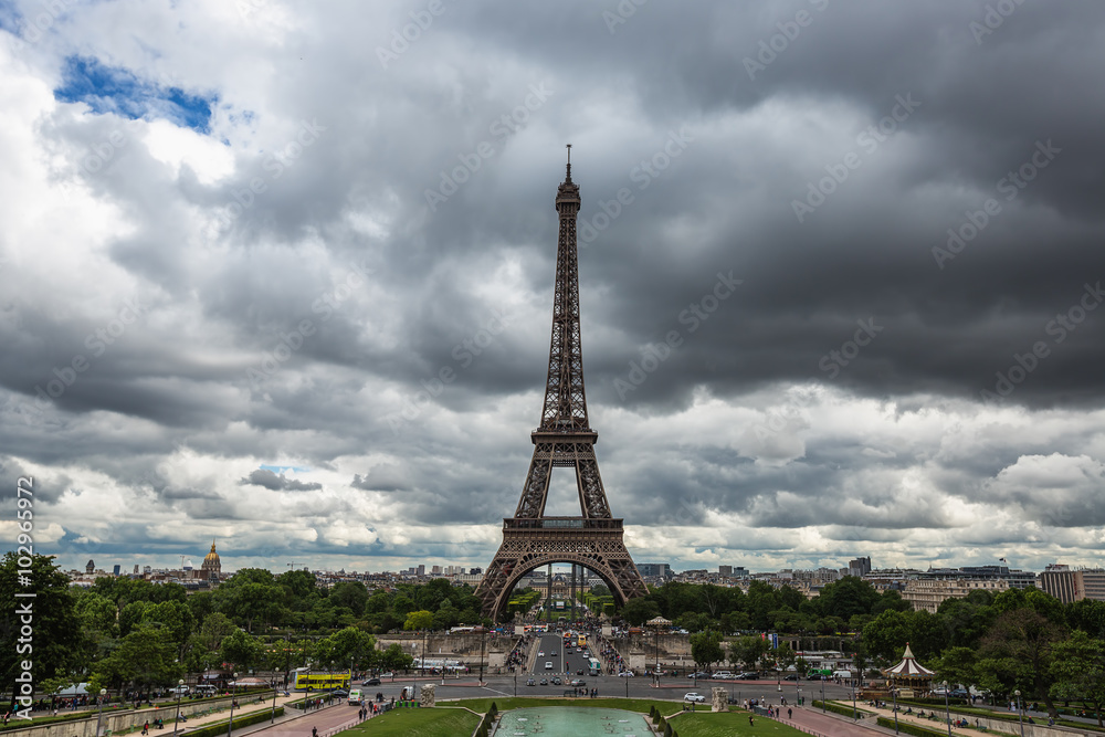 Fototapeta premium Panoramic view of The Eiffel Tower in Paris, France