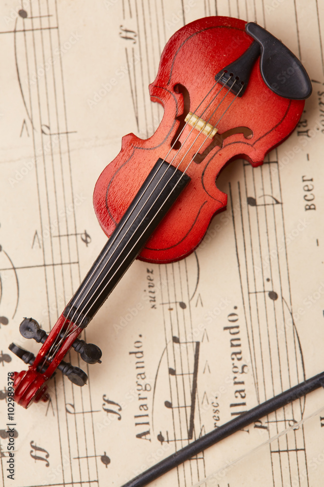Fototapeta premium violin on of notes background