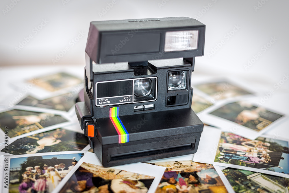 Stary aparat fotograficzny, Polaroid - obrazy, fototapety, plakaty 