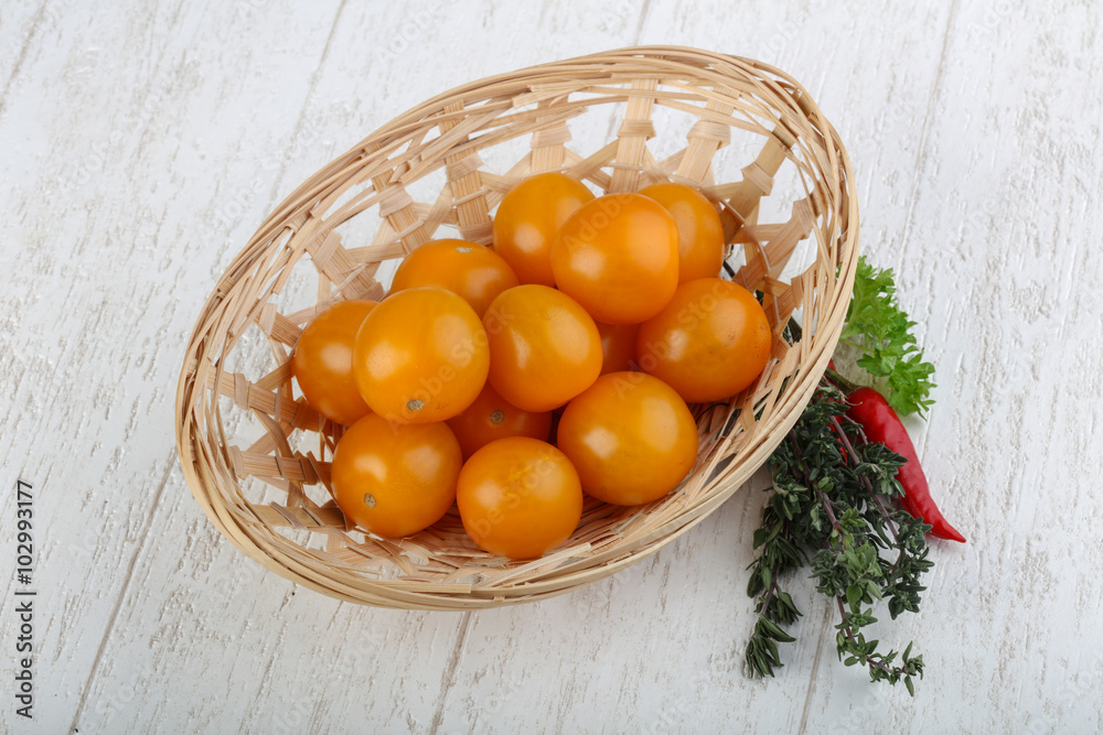 Yellow cherry tomato Yellow cherry tomato