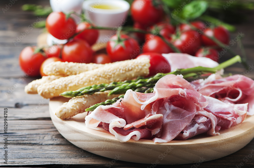 Antipasto with ham and green asparagus