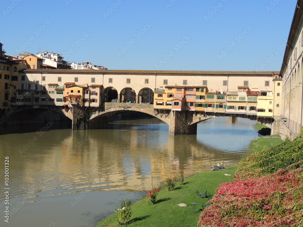Firenze - Ponte Vecchio  riflesso nell'Arno