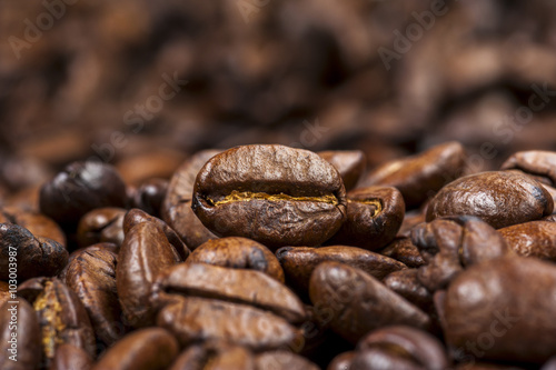 Roasted Coffee beans background. © pavel_shishkin