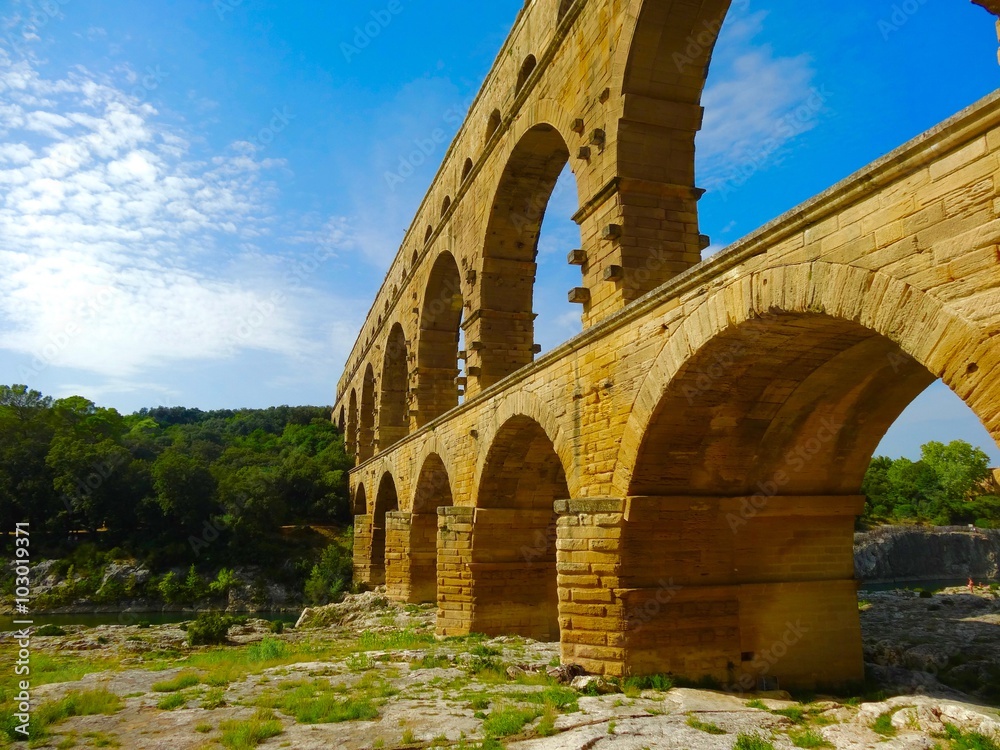 Pont du Gard 
Berühmtes, altes römisches Wasseräquadukt