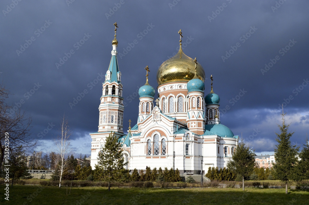 Свято-Успенский кафедральный собор перед бурей. Омск