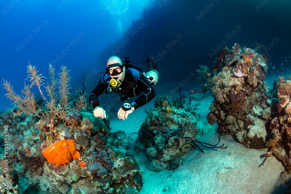 Fototapeta premium Sidemount diving on a Coral Reef