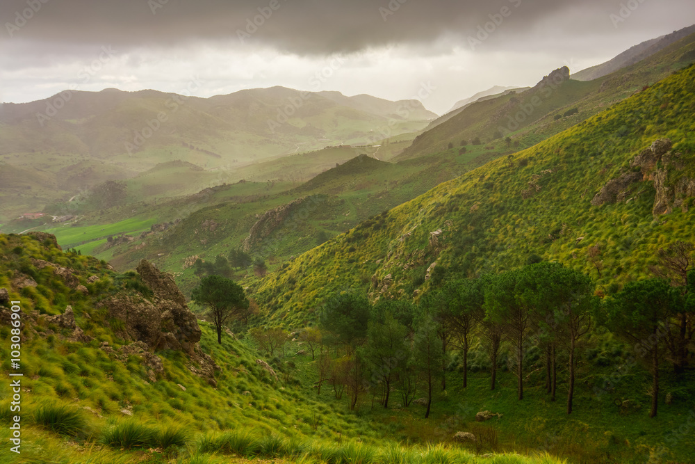 Fototapeta premium Trekking in the Highlands of Sicily