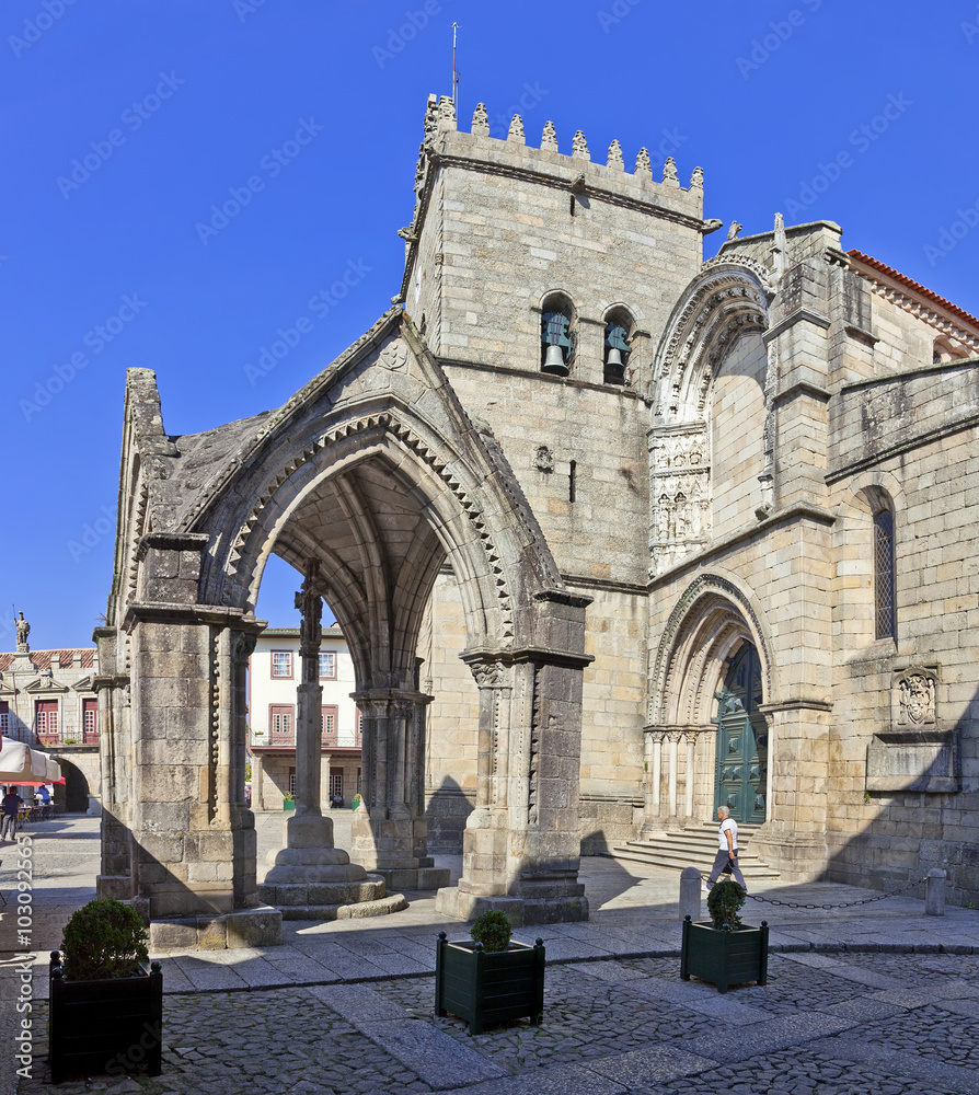 Guimaraes, Portugal - October, 2015: Salado Monument (Padrao do Salado) and Nossa Senhora da Oliveira Church in Oliveira Square. Guimaraes, Portugal. Unesco World Heritage Site.