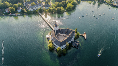 Tablou pe pânză Luftaufnahme, Schloss Orth, Gmunden, Traunsee, Austria, Salzkammergut