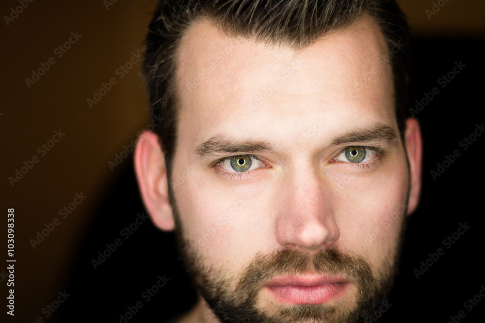 Fototapeta premium Männerporträt Ringleuchte