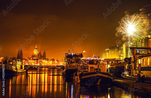 Canvas Print AMSTERDAM, NETHERLANDS - JANUARY 1, 2016: Festive salute of fireworks on New Year's night