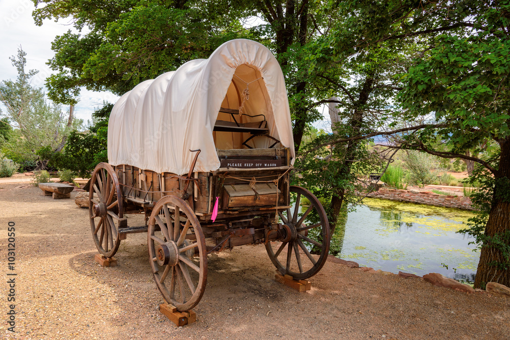Nice old covered wagon in Arizona and lake in background