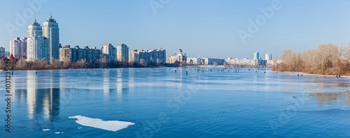 Quay in Kiev frozen lake in the urban landscape, man on winter f © Oleg